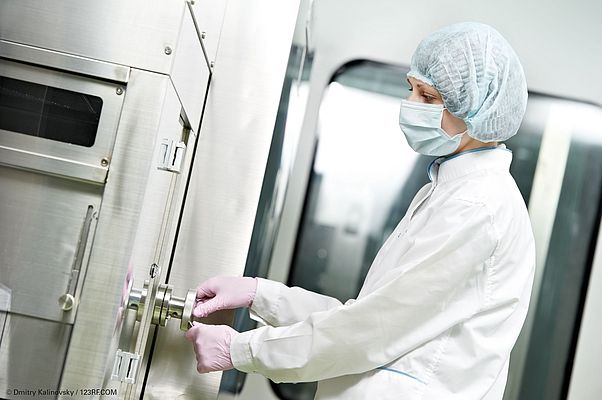 Without overpressure, the cleanroom is at risk of contamination