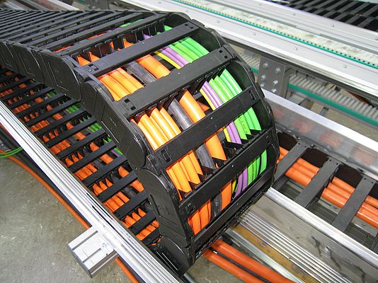 Cables under endurance test: Nexans Automation Application Center for realistic assessment of the cable’s properties
