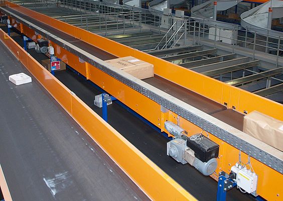 More than 1,000 geared motors with a distributed control system ensure smooth operation of a large-scale belt conveyor in one of the world's largest package sorting facilities