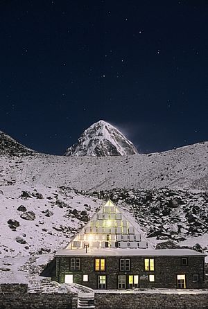 BTicino accende la Piramide sull'Everest