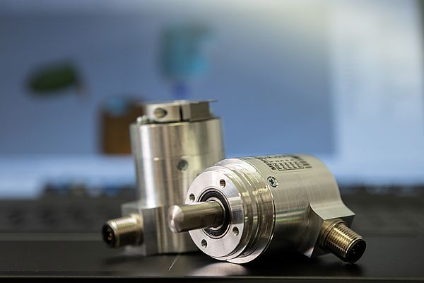 La soluzione ha semplice cablaggio a tre fili