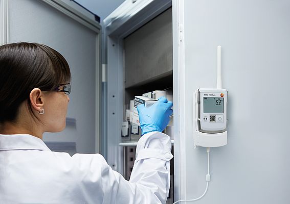 Testo Saveris è un sistema per il monitoraggio continuo dei parametri ambientali applicabile in produzione, nello stoccaggio e nel trasporto di prodotti termosensibili
