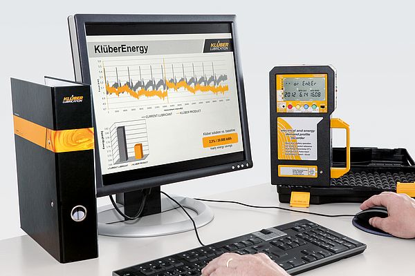 Un progetto KlüberEnergy ha un potenziale elevato: elaborazione professionale dei possibili risparmi sui sistemi tribologici, misurazione dei consumi energetici prima e dopo l'implementazione della soluzione, analisi specialistica dei dati misurati e tra