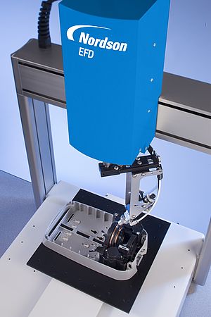Robot multi-asse di Nordson EFD per la dosatura dei fluidi