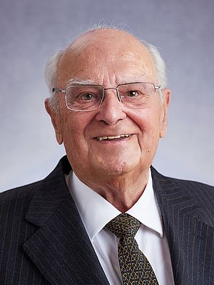 Helmut Leuze, azionista