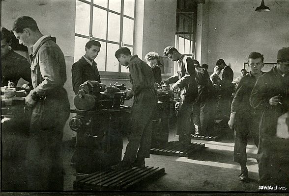 Scuola di fabbrica – Regione Autonoma Valle d’Aosta Archivio Storico Regionale – Fondo Nazionale Cogne Archivio Fotografico