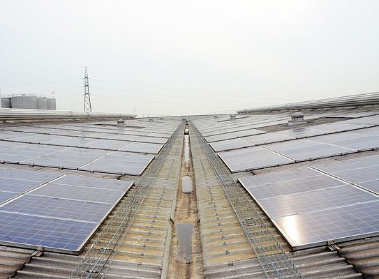 Il parco fotovoltaico complessivo di HEINEKEN Italia conta circa 17.000 pannelli, in grado di produrre a pieno regime ogni anno 5,52 GWh di energia, con una riduzione annua di 2.191 tonnellate di CO2