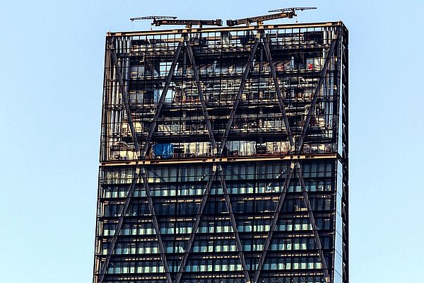 Le due BMU sul Leadenhall Building con azionamenti Nord Drivesystems in azione a 225 metri sul livello stradale