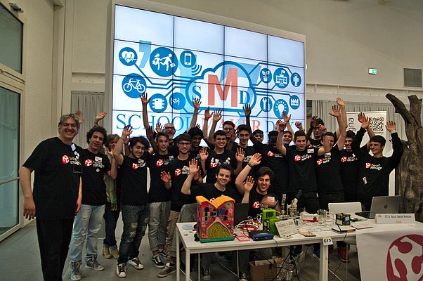 Da 3 anni, la APS FabLab Romagna sperimenta gli Atelier nelle scuole e sul territorio, in numerosi MakerSpace