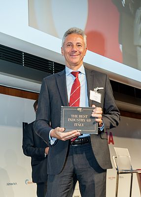 Giorgio Ferrandino, direttore generale SEW-EURODRIVE, riceve il diploma