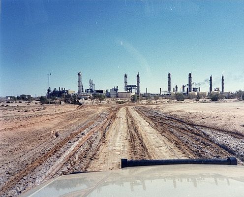 Figura 2 - Impianto di gas nel deserto
