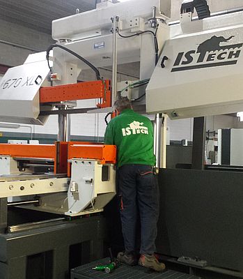 ISTech offre un servizio di supporto tecnico per le segatrici e impianti di taglio