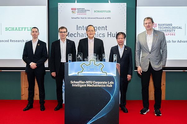 Maximilian Fiedler, Regional CEO Asia/Pacific, Uwe Wagner, Chief Technology Officer (Schaeffler); Dr. Tan See Leng, Ministry of Trade and Industry Singapore; Lam Khin Yong, Vice President, Christian Wolfrum, Deputy President and Provost (NTU)