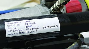 Dispositivo di etichettatura per l'utilizzo sui tubi