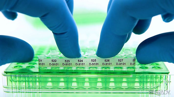 B-492 è una serie di etichette per provette PCR resistenti alle sostanze chimiche usate nei laboratori