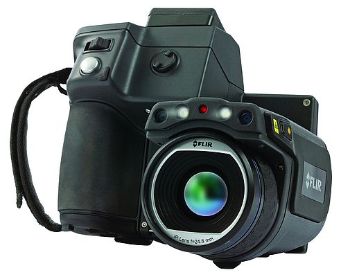La FLIR T640 dotata di camera integrata 5 MP, ottiche intercambiabili, messa a fuoco automatica e ampio touchscreen LCD da 4,3”