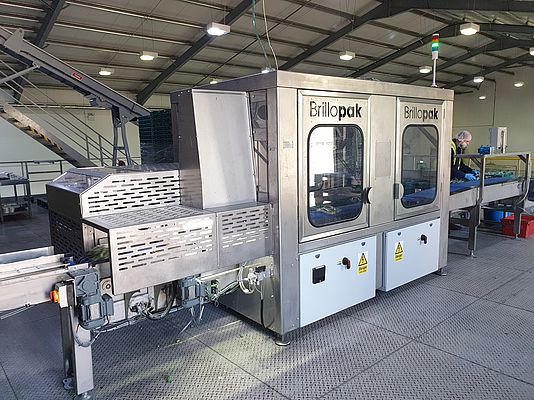 The UniPAKer cell has been running successfully at Drysdales’ facility in Cockburnspath, Berwickshire and is currently programmed to run 30 different patterns without the need for any tool changeovers