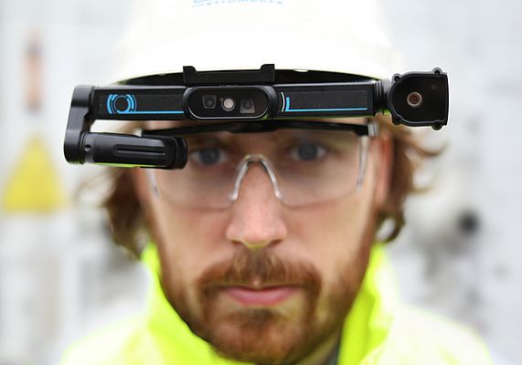 The Visor-Ex® 01 from ECOM Instruments are smart glasses for industrial use in hazardous areas