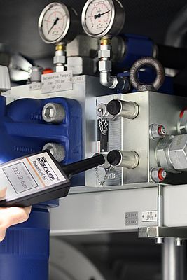 Pressure transmitters PT-RF for direct installation, e.g. instead of regular test couplings (Courtesy of Walter Stauffenberg GmbH & Co. KG)