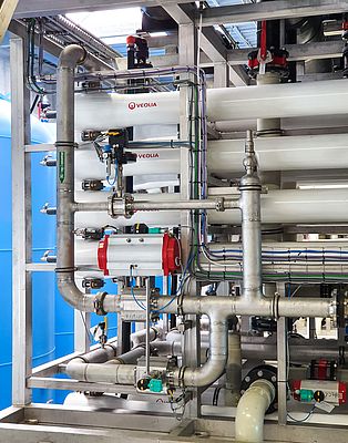One DN125 and one DN50 sliding gate valve are used in each of the twelve reverse osmosis units.