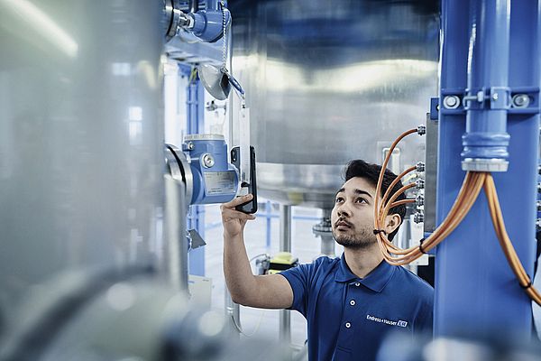 Digital service offering: Endress+Hauser Visual Support helps customers remotely with service tasks.