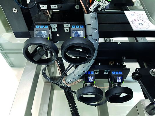 Size changeover using SIKO position indicators on a Track & Trace system in pharmaceutical manufacturing