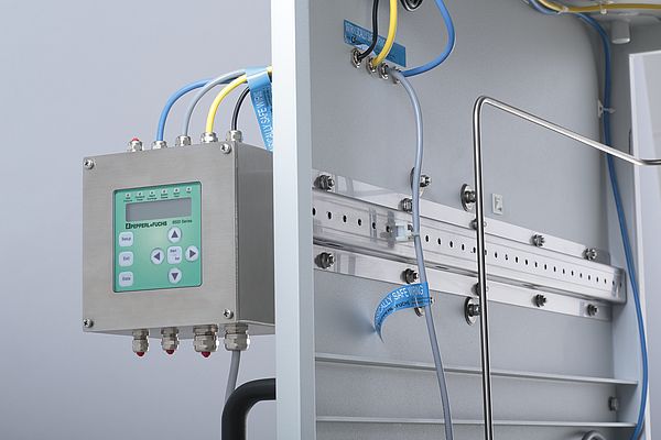 Purge Controller 6500 with automatic monitoring and control of enclosure pressure and temperature. Pictures: Pepperl+Fuchs