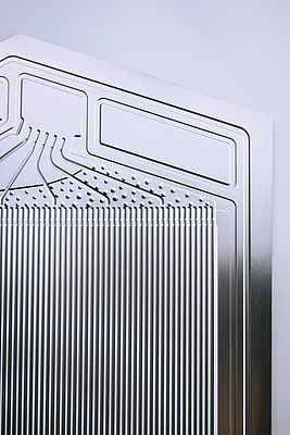 Bipolar plate embossed in stainless steel ©Fraunhofer IWU