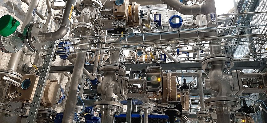 Sustainable production of hydrogen at MPREIS in Völs, Austria using SAMSON globe valves for throttling and on/off service