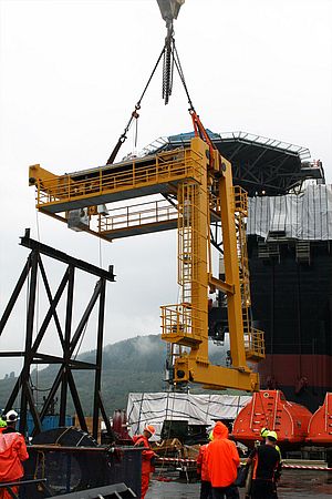 Crane system for an offshore drilling rig