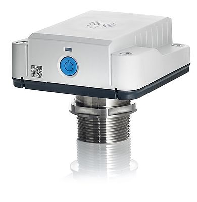 The Micropilot FWR30 from Endress+Hauser is a wireless radar sensor for measuring levels in plastic containers. A process connection for installation in metal tanks and silos is also available. Source: Endress+Hauser