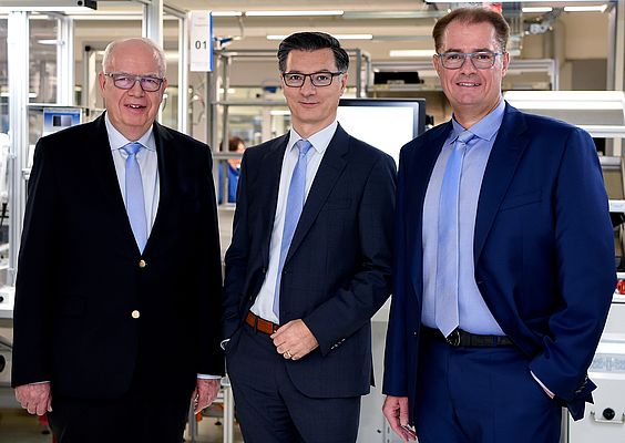 : JUMO management looks to the future with confidence. From left: Bernhard Juchheim (Managing Director and Shareholder), Dimitrios Charisiadis (Managing Director), Michael Juchheim (Managing Director and Shareholder).