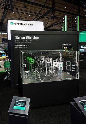 The "glass machine" demonstrates how SmartBridge makes the functions of sensors transparent