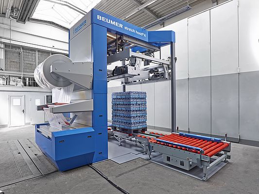 BEUMER is presenting a new machine from the BEUMER stretch hood model range.