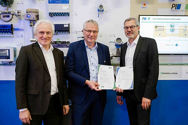The first Ethernet APL certificate for the iTEMP temperature transmitter from Endress + Hauser was presented to Harald Müller at the SPS show in Nuremberg, Germany, in November. (l.t.r.: Peter Wenzel (PI), Harald Müller (E+H) and Xaver Schmidt (PI))
