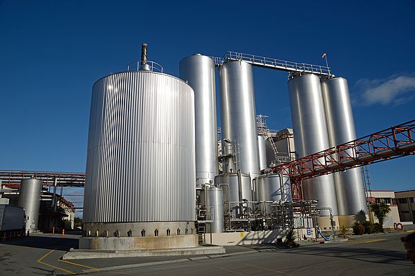 Steel storage vessels for milk and powdered milk