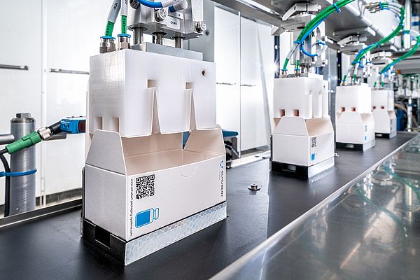 With its flexible machines, Schubert-Pharma specialises in the top-loading process in the area of secondary packaging.