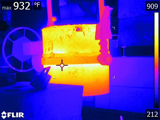 La surveillance thermique en continu permet de détecter les premiers signes de défaillance de l'équipement, réduisant ainsi considérablement le risque d'écoulement.