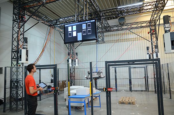 KEBA facilite le pilotage sécurisé des robots à câbles utilisés pour l’automatisation intralogistique sur grandes surfaces.