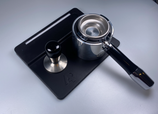 Tapis de tassage avec capteur de force intégré et affichage LED signalant l’atteinte de la pression optimale - Angst + Pfister