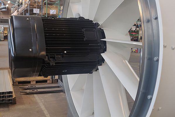 Un ventilateur de 2 mètres de diamètre combiné à une motorisation efficace et durable