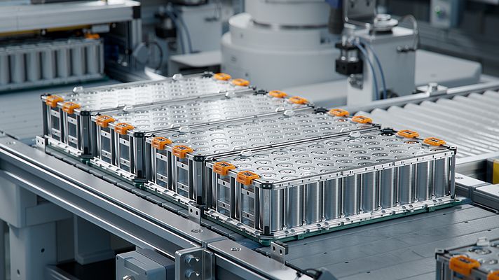La production de batteries lithium-ion est un défi technique qui repose sur des dizaines d'étapes et de processus séparés.