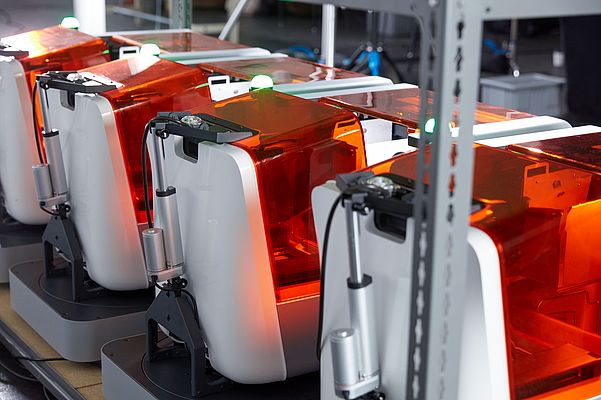 Un écosystème d’automatisation pour parcs d’imprimantes 3D
