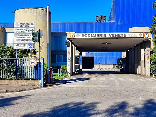 Le spécialiste italien de l’acier Acciaierie Venete investit en France