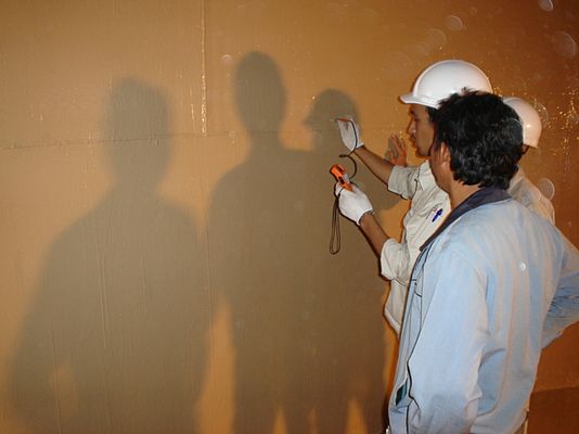 Inspection d’un revêtement Belzona avant la mise en eau