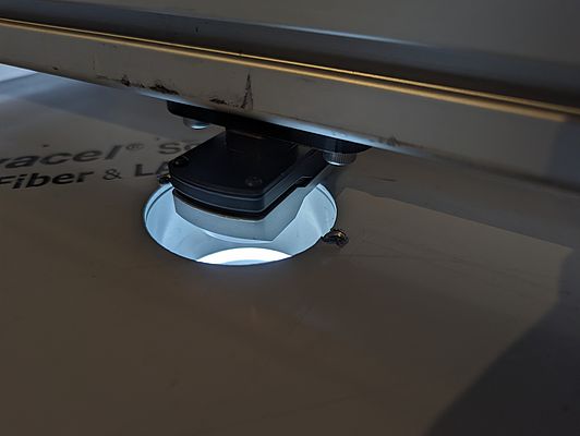 Caméra uEye XC intégrée dans une station de contrôle - PreML GmbH