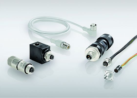 La conception M12 est largement utilisée dans le domaine de l'automatisation, par exemple pour le câblage capteur-actionneur ; les connecteurs mâles et femelles câblés sur site offrent une flexibilité lors de l'installation.