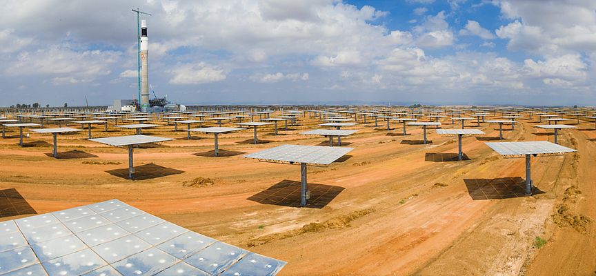 La centrale solaire thermique de Gemasolar en Andalousie couvre une superficie de 185 hectares