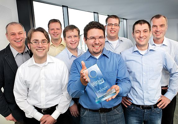 Les développeurs du simulateur de batterie: Matthias Deter, Jörg Sauer, Christian Lindemann, Markus Plöger, Johannes-Martin Hördler, Frank Puschmann, Jens Driessen, Jörg Bracker (de gauche à droite).