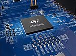STM32V8 : microcontrôleur 18 nm haute performance pour applications industrielles